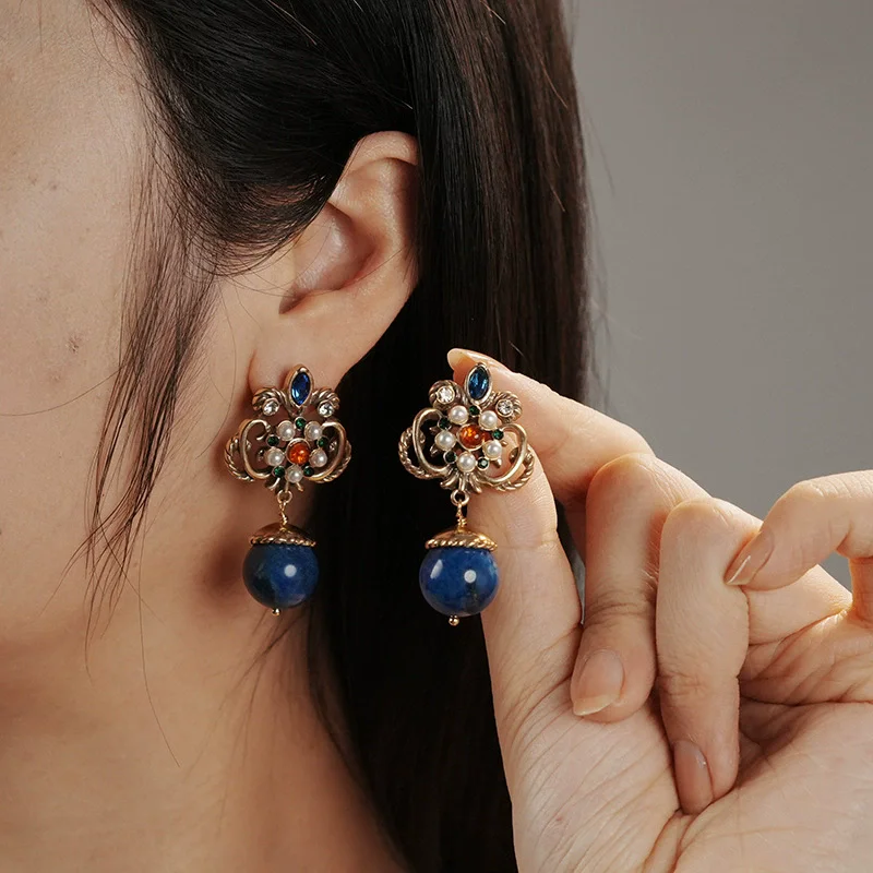 

Lapis lazuli iris earrings palace style heavy industry retro earrings European high-end feeling earrings