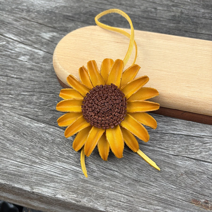 

Cowhide Leather Sunflower Pendant Bag Charm Purple Flower Keychain Bag Pendant Decoration High Luxury Girl Gift Bags Accessories