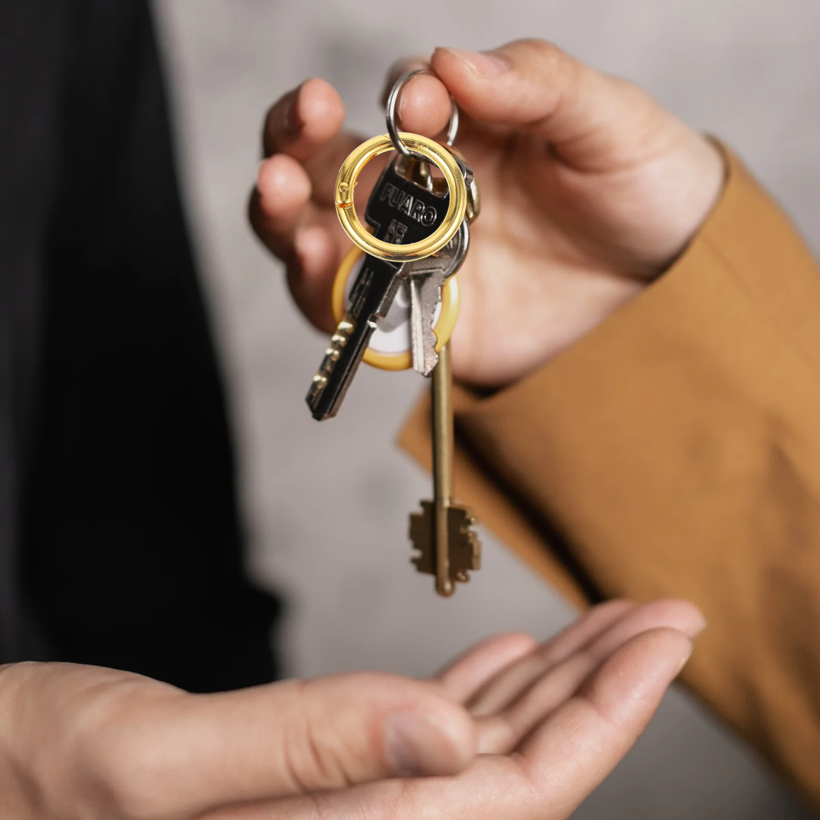 

15pcs Spring Buckle Keychain Clips Round Alloy Snap Hooks For Diy Crafts Bulk Keyrings Smooth Surface Multi-Use Split Rings