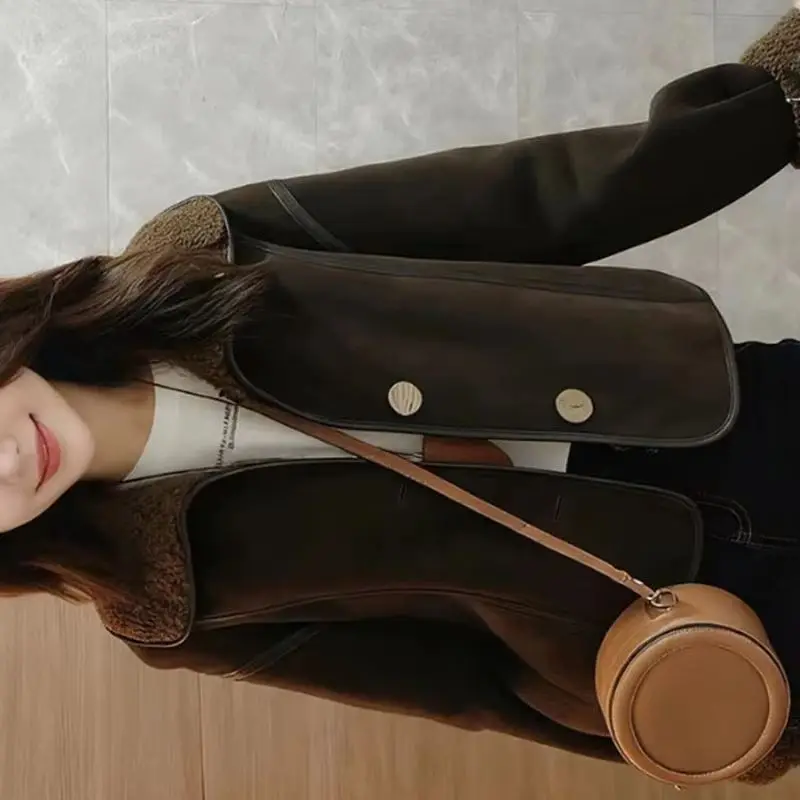 2026 New Women's Faux Fur Jacket Fashion Coffee Colored Lapel Fur Integrated Thick Fleece Short Lamb Fur Coat Winter Outerwear