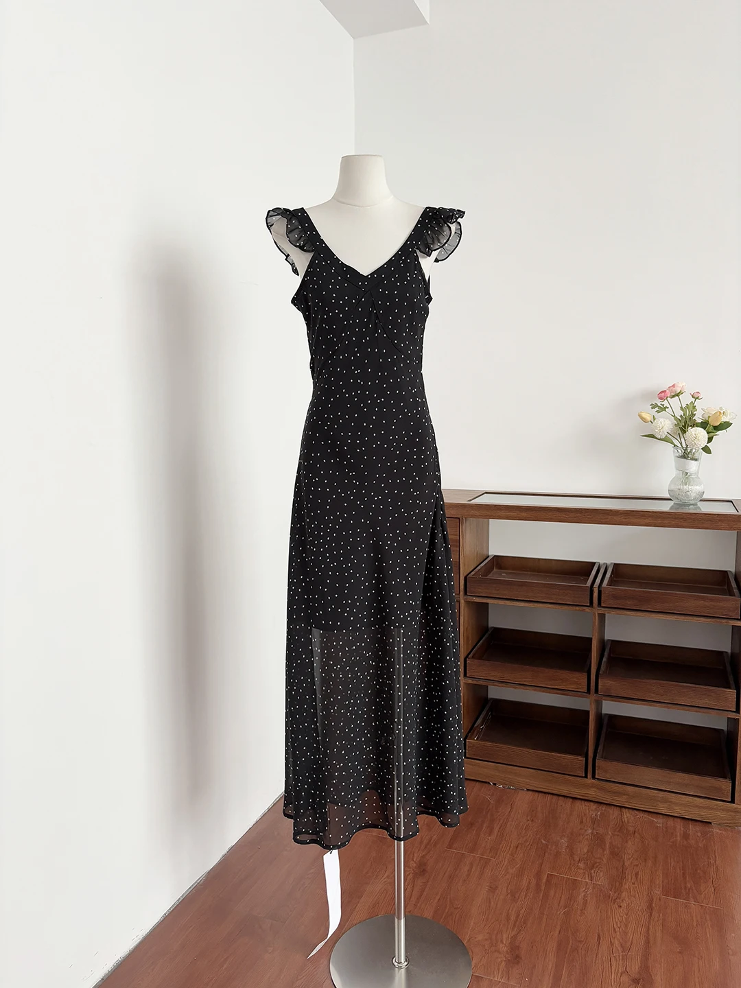 

DIYI Polka Dot V-neck Slim Fit Long Summer Dress Black Waist-cinching Bell Sleeve Commute Style Polyester Fiber A-line Skirt