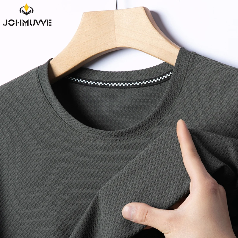 2025 Summer New Men's Pineapple Grid Round Neck Short Sleeved T-shirt Fashion Casual Solid Color Breathable Comfortable Top image 3