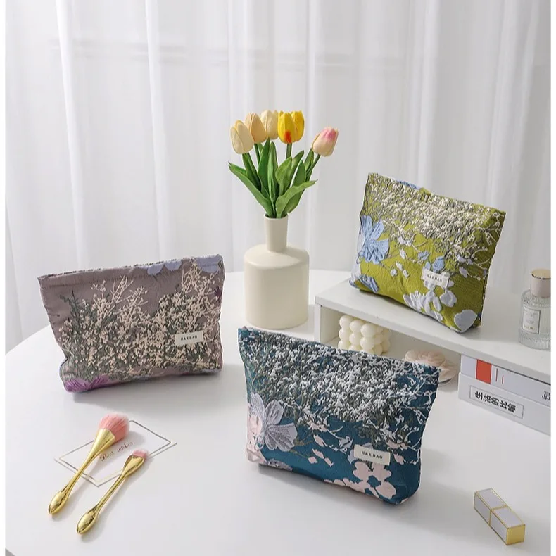 

New Gold Wire Jacquard Makeup Bags Women Cosmetic Bag Makeup Pouch Lipstick Storage Bag Toiletry Bag Travel Cosmetic Organizer