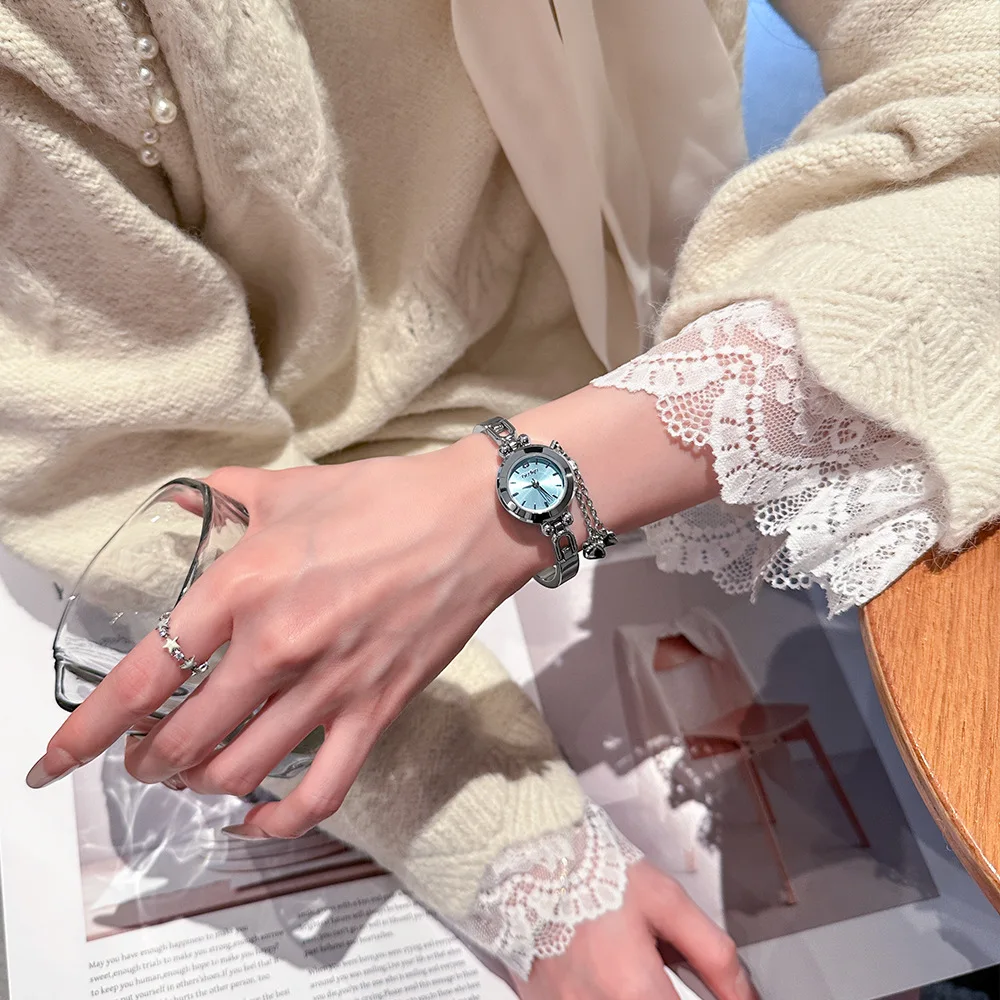 

Exquisite Women'S Wristwatch, Understated Luxury, Minimalist Steel Strap, High-End Bracelet Watch, Stylish Cartoon Bear Design.