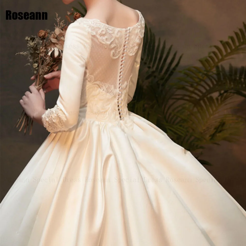 ชุดแต่งงานมุสลิมแบบสั่งตัดทรงเอไลน์สีงาช้าง แต่งลูกไม้ กระดุม ผ้าพลีท คอทรงโอ ผ้าซาติน ชุดเจ้าสาวยาวลากพื้น