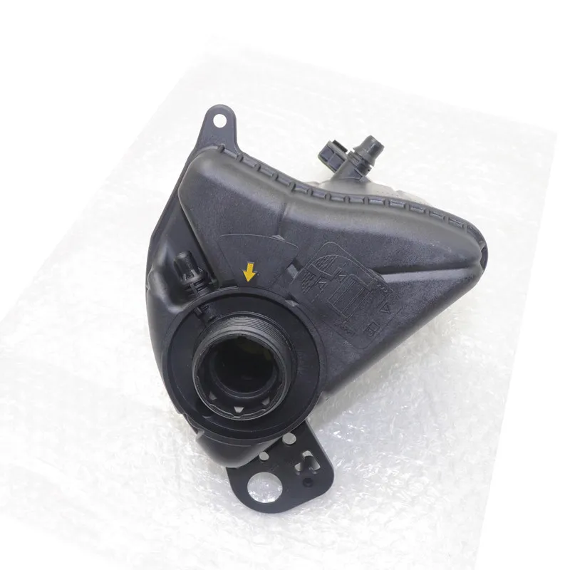 

Расширительный бачок системы охлаждения для автомобилей BMW F10 F07 F12 F13 F01 F02 F03 F04, артикулы 17137647283, 17137601949, 17137806038