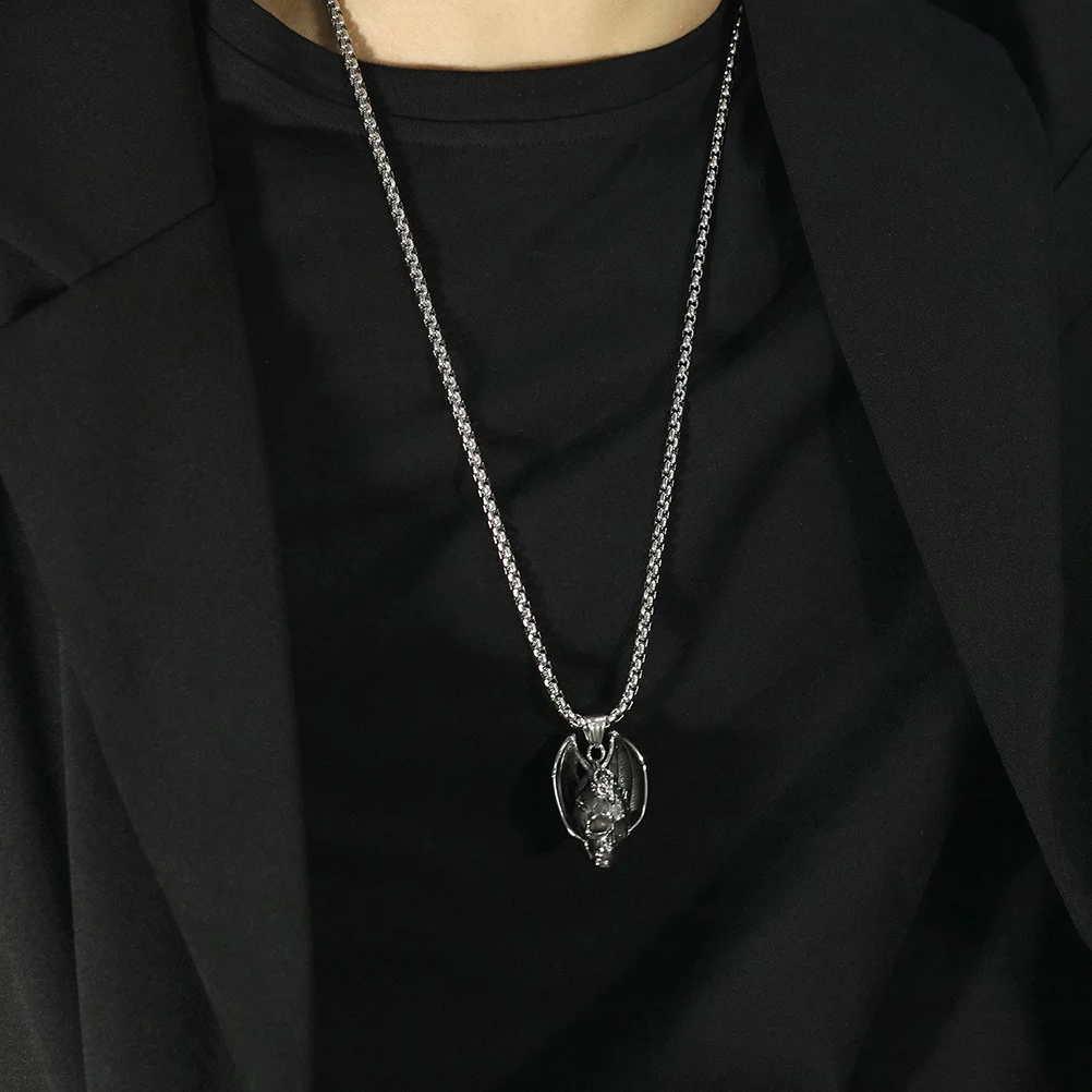 

Skull Pendant Shaped Necklace Attractive Chain European and American Retro Titanium Steel