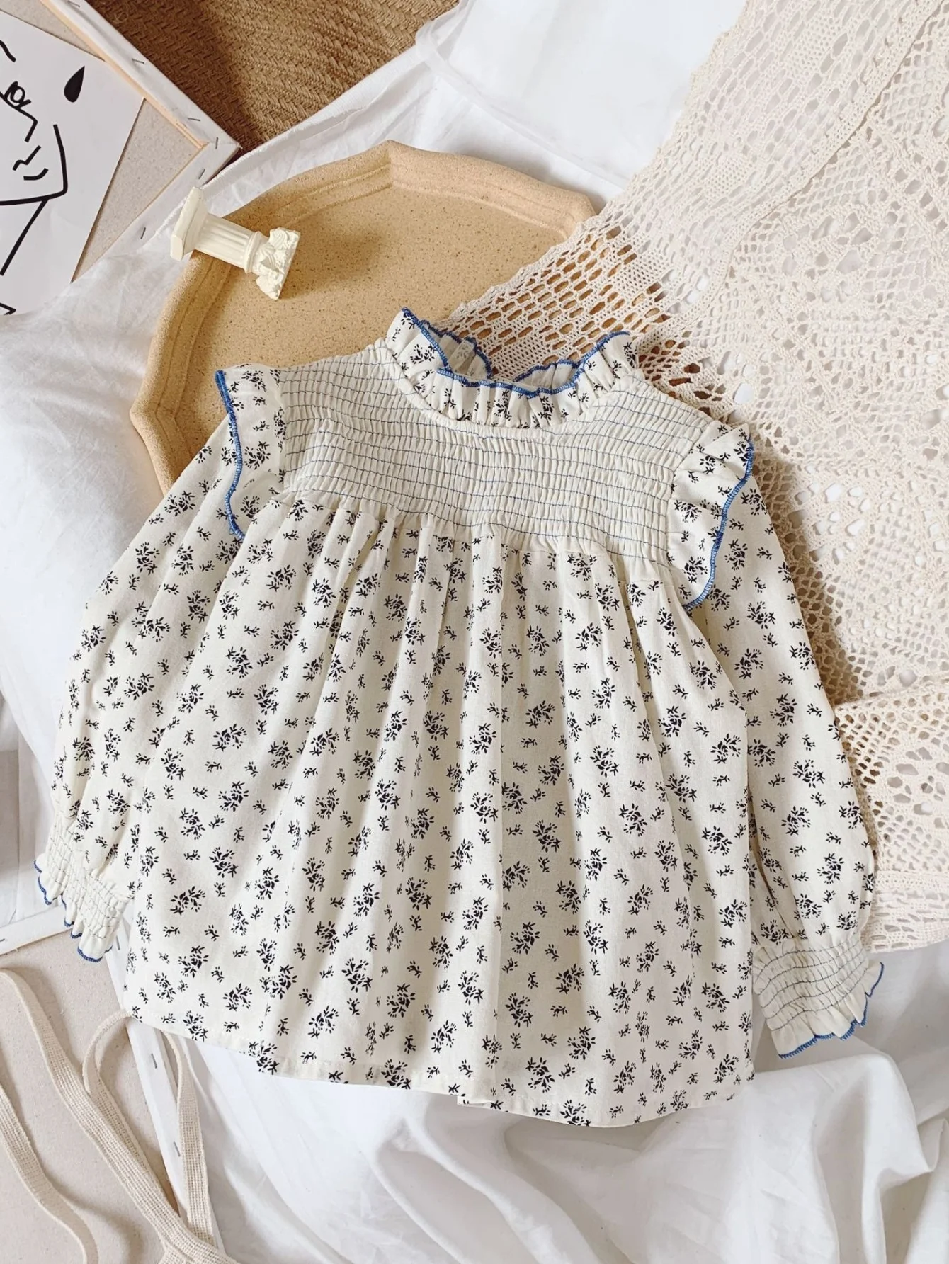 Korean Style Girls' Floral Blouse for Spring/Fall – Ruffled Collar, Smocked Chest & Cuffed Sleeves, Long Sleeve Comfortable Top