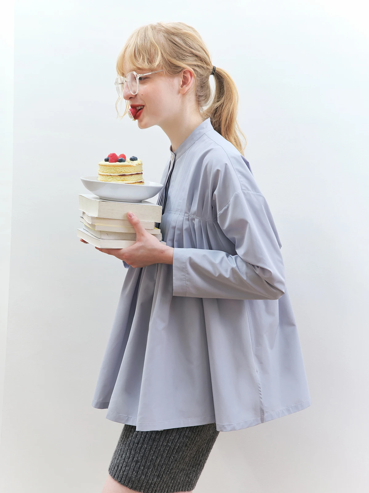 

Нейлоновая ткань Water Blue Long Sve irt, плиссированная вручную, свободная посадка, чистая посадка, осенняя коллекция, дышащая