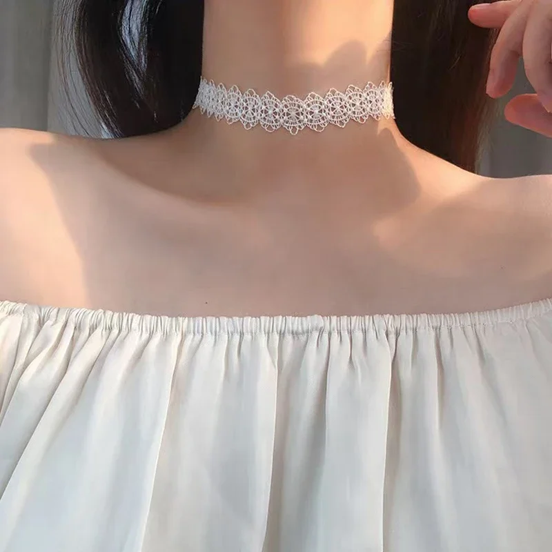Vintage Lace Choker for Women Exquisite Elegant Necklace Simple Collarbone Chain Sexy Fashion Versatile Jewelry Gift Pour Femme
