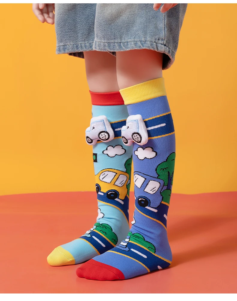 Niedliche, unisex Kinder-Overknee-Socken mit unterschiedlichem AB-Muster, 3D-Stereo-Cartoon-Sportballmuster, weich, dehnbar, für den täglichen Gebrauch, lange Socken. – Detail 8