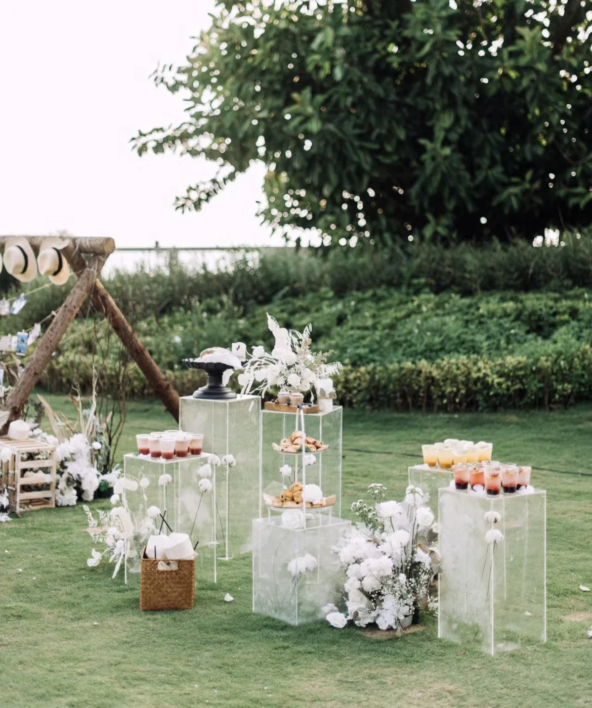

New wedding props ins wind transparent acrylic square column dessert table stone custom road guide