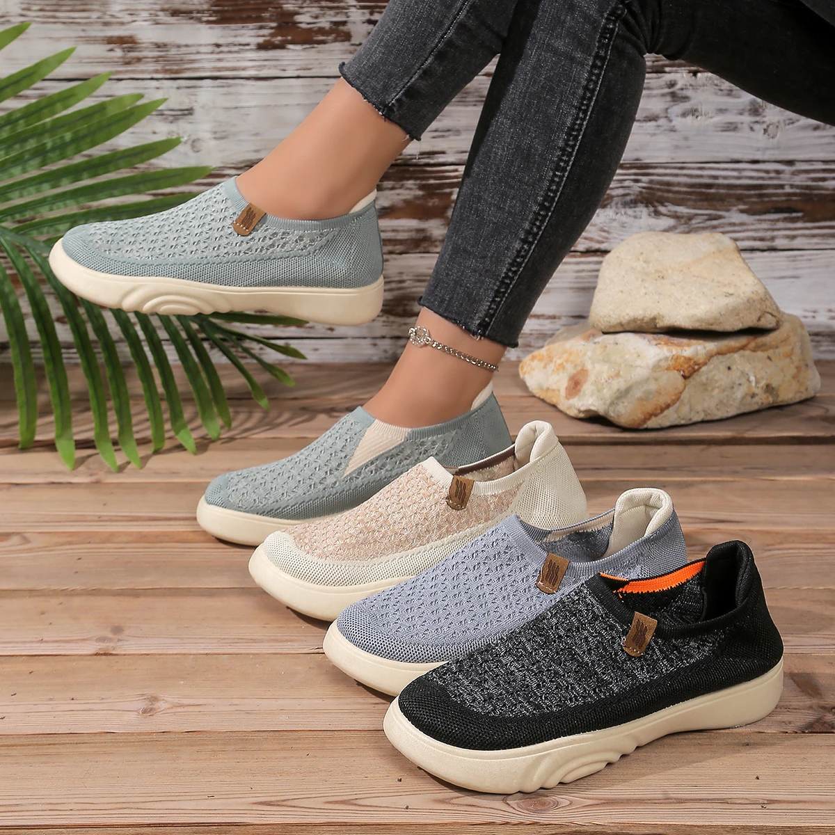 Traditional Beijing-style Woven Cloth Shoes with Breathable and Comfortable Soft Soles and Anti-Slip Properties