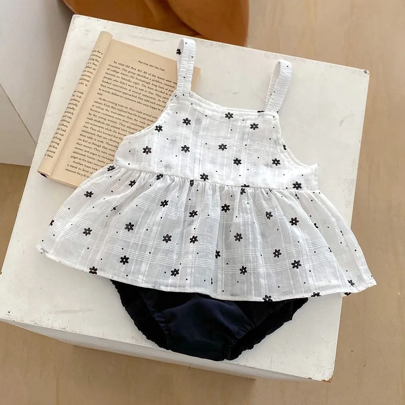 

2024 Girls' Summer Set 0-3 Year Old Girl Dot Print Fashion Sling Top+Shorts 2-piece Set of Fragmented Flower Baby Clothes