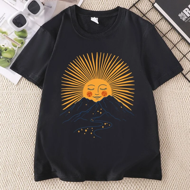 Boho Sun T-Shirt Comfortable Mountain Graphic Tee Casual Round Neck Celestial Nature Tee Boho Summer Hiking Tops Cotton Short