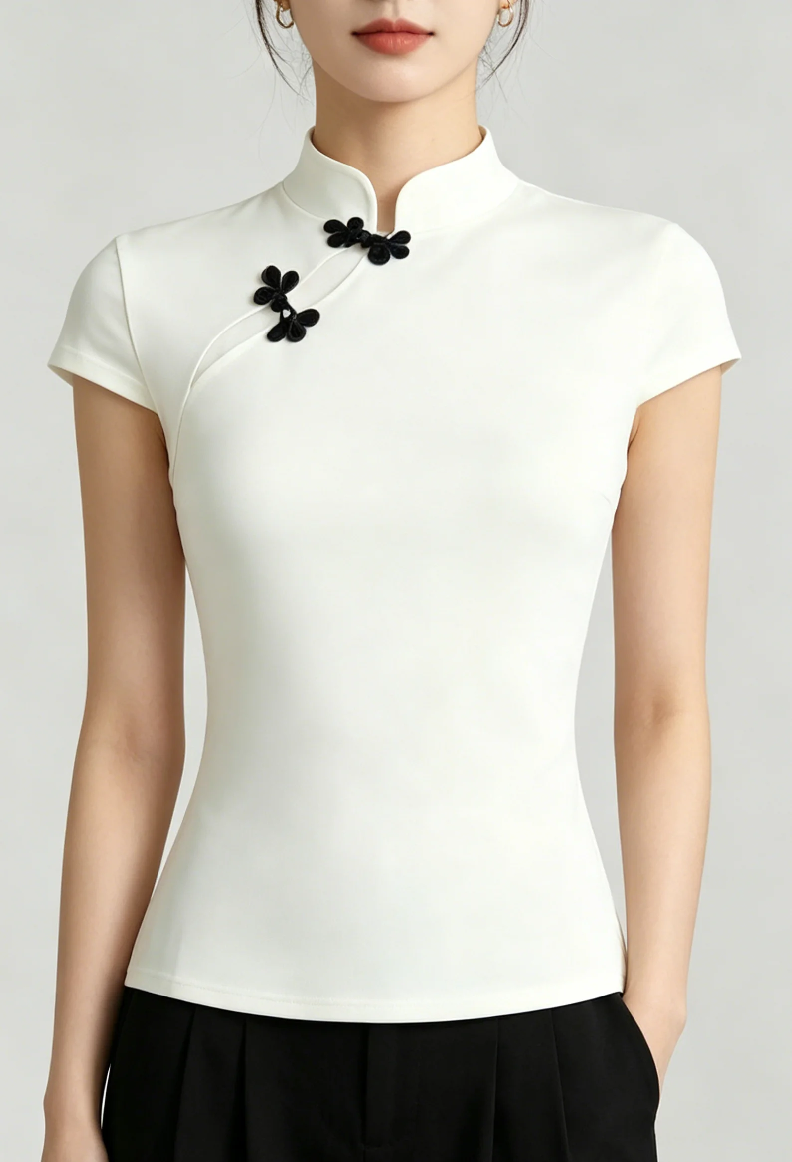 Nuevo estilo retro de verano, nuevo estilo chino, diseño de nicho, estilo con hebilla, estilo picante, cuello cheongsam ajustado, manga corta