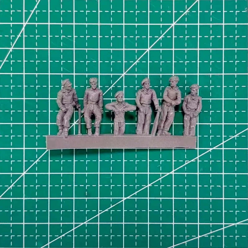 

1/72 Scale Diecast Resin Figure Model Kit British Tank Crew in Pullovers 6 Figures Unpainted