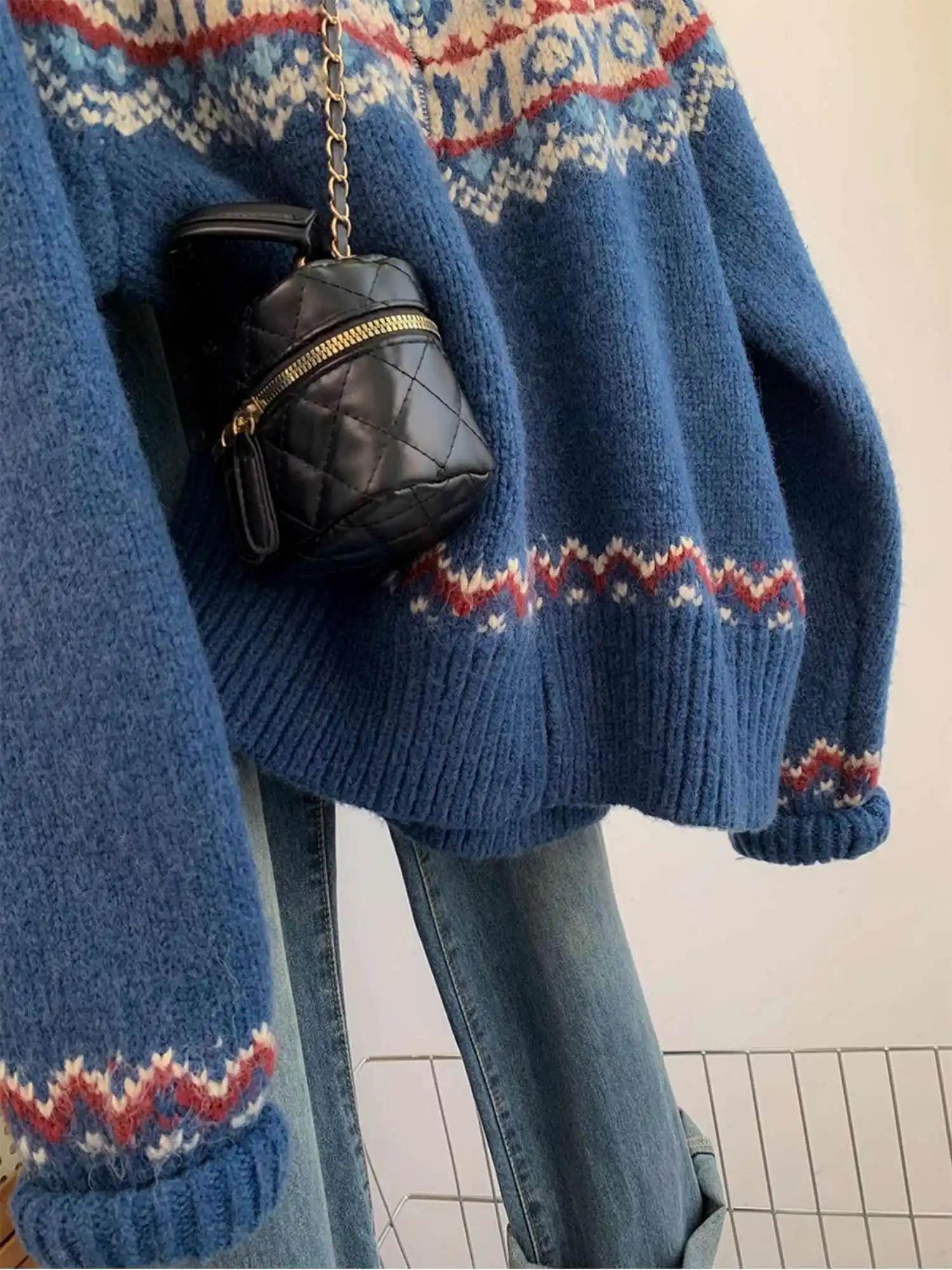 Niebieska kurtka swetrowa retro z wysokim kołnierzem i zamkiem błyskawicznym dla kobiet na zimę, gruby i wysokiej klasy, miękki i kleisty kardigan z dzianiny