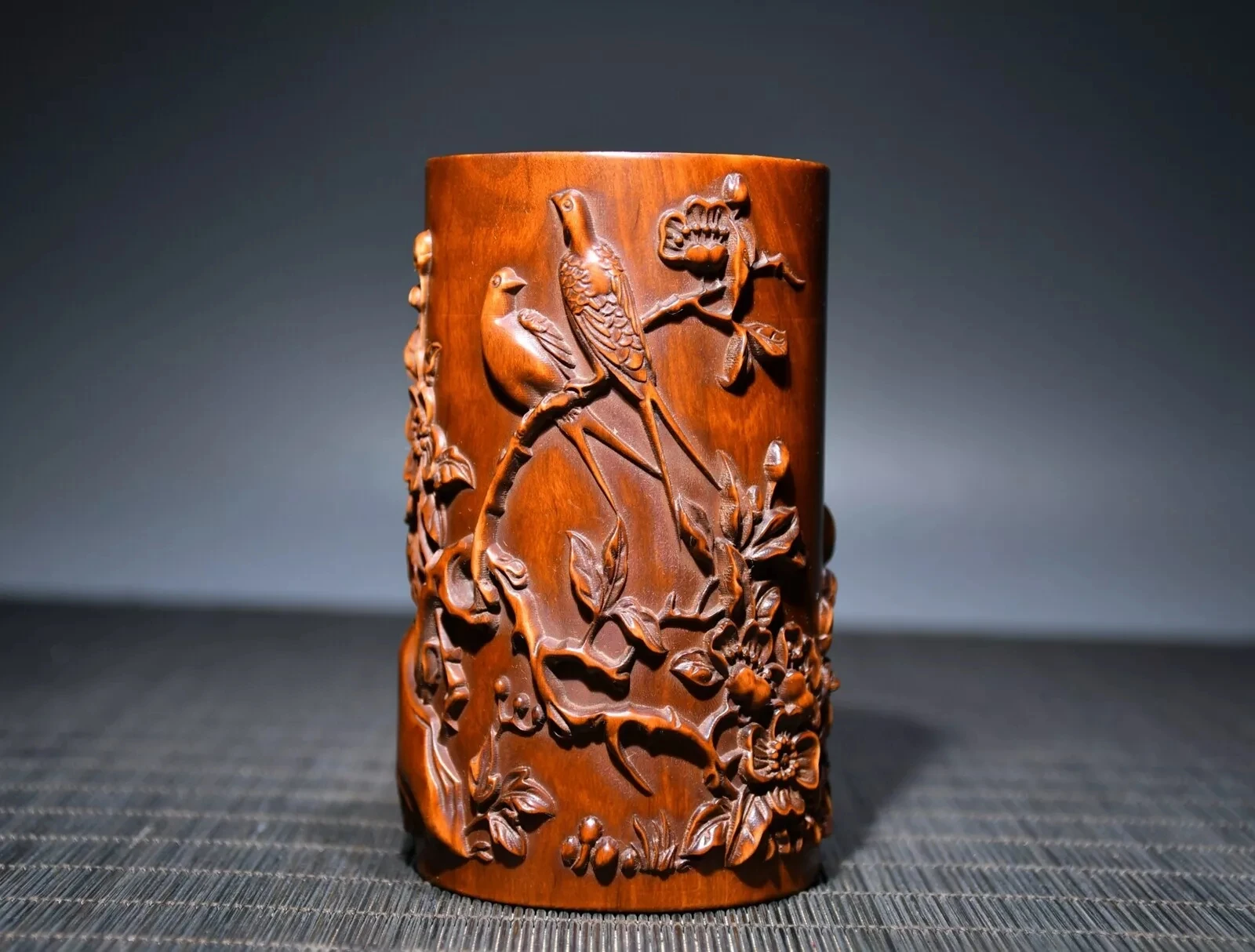 

Chinese Natural Boxwood Hand-carved Statue Exquisite Brush Pot