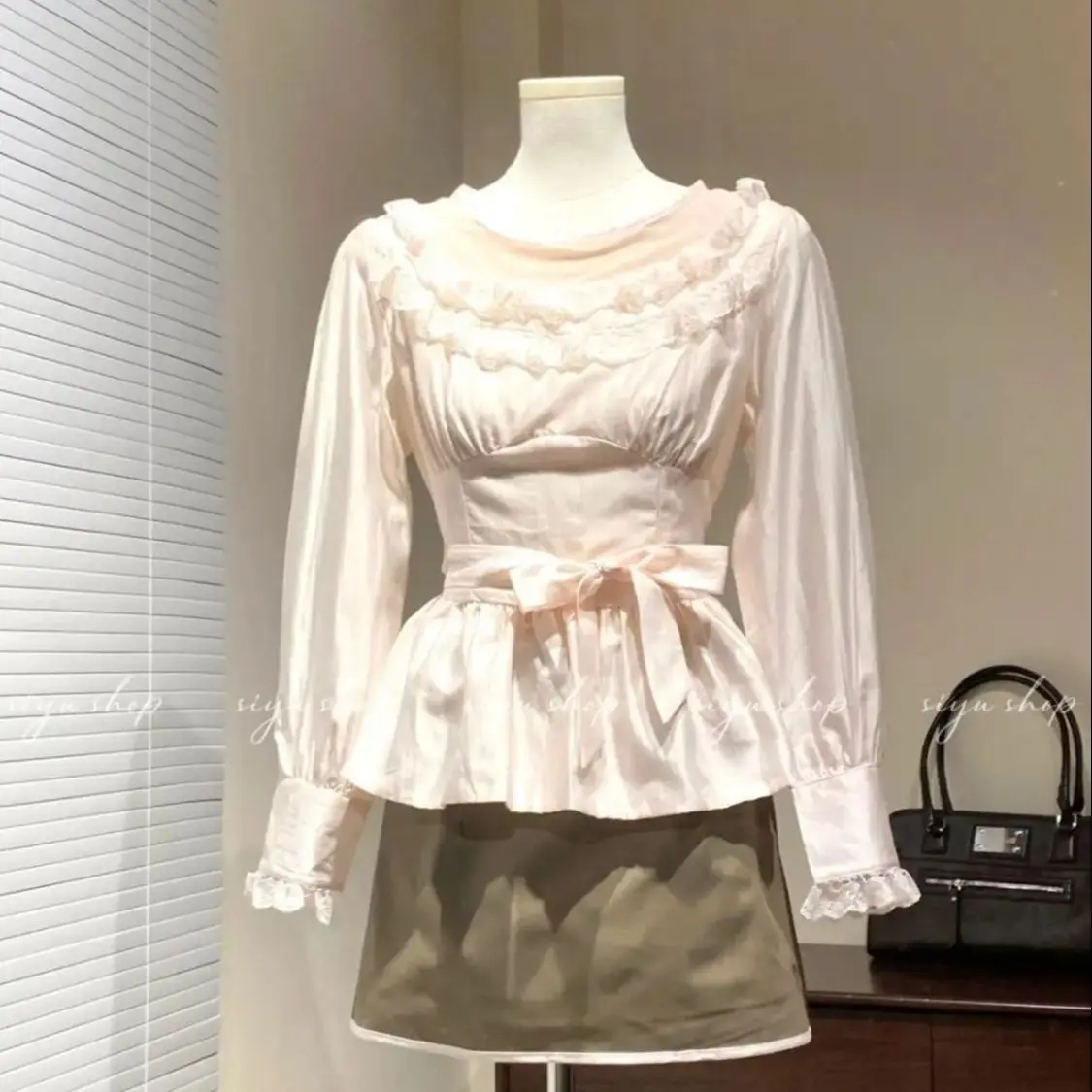 

Японская милая стильная розовая кружевная рубашка с бантом и темпераментом Kawaii