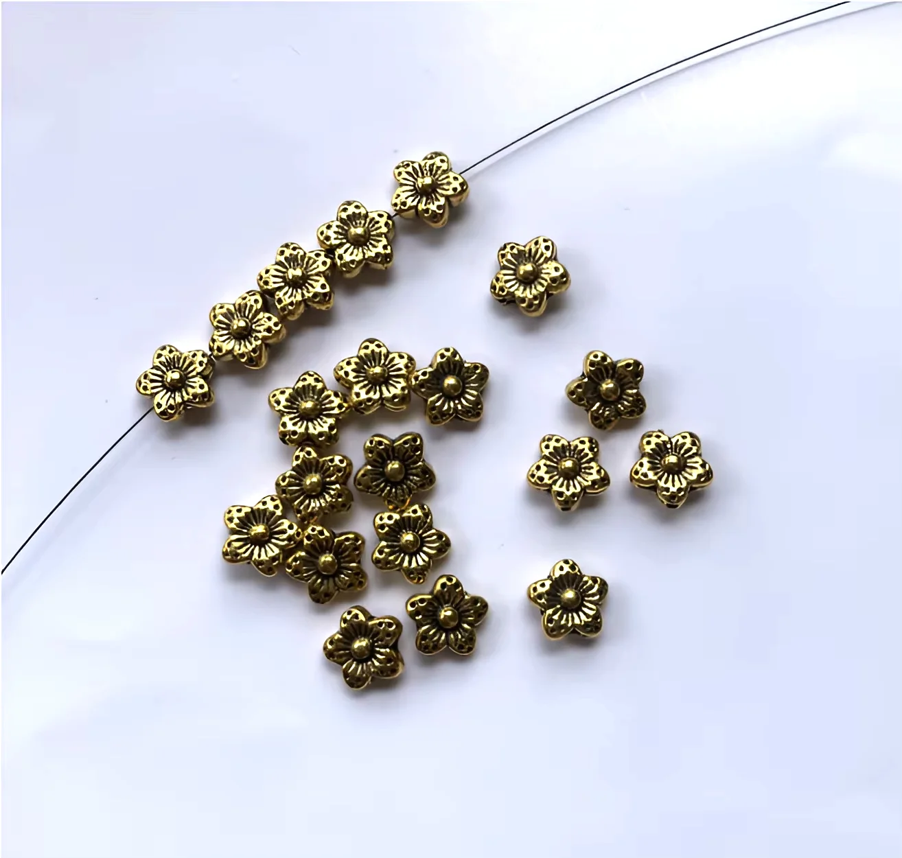 

40pcs 8*8*4mm Lovely flower design sapcer beads for jewelry handmade Alloy metal HW2921