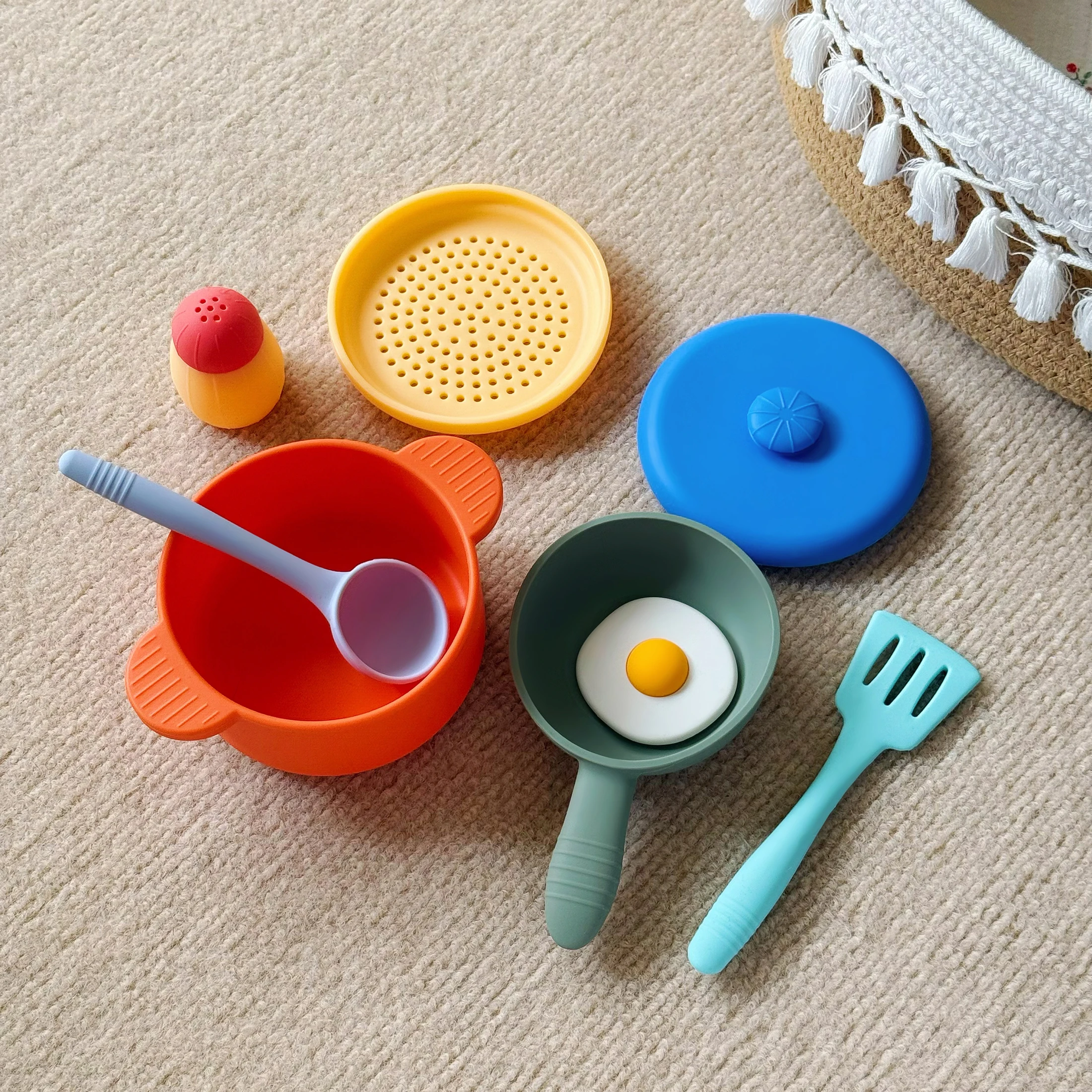 Color Kids 8PCS Baby Silicone Tableware Set Toddler Feeding Utensils BPA Free Training Plate Bowl Spoon Fork Kitchen Toys