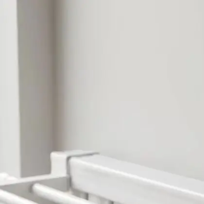 White Radiator Mounted Drying Rack Plastic Material 30cm 40cm Dimensions 5cm Thickness Optimized for Heat Transfer