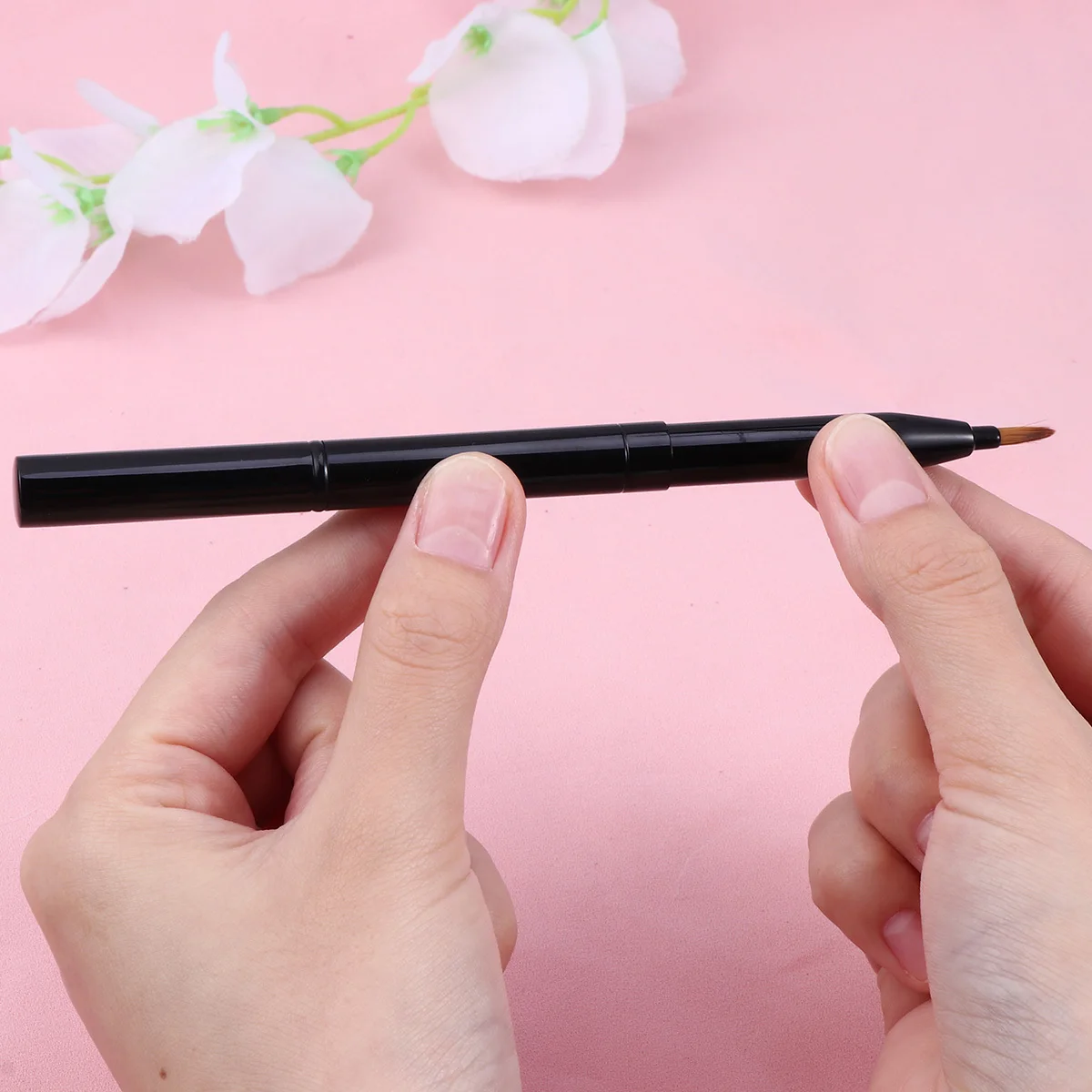 

Dual Tip Lip Brush Applicator Easy to Use Convenient Carry for Lip Gloss Or Lipstick Black Lipstick Applicator
