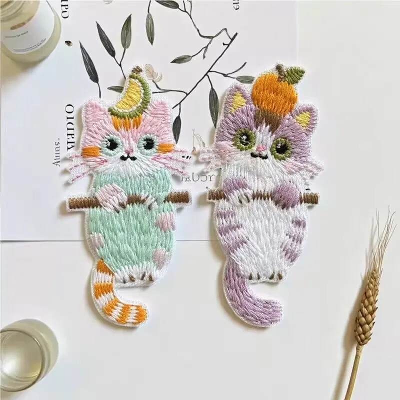 Bonito fruta gato bordado remendo transferências de ferro para roupas parches para coser acessórios diy discutir uma corde