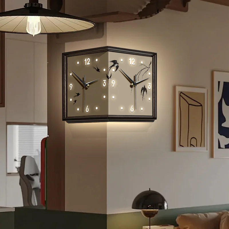 

In the living room, antique swallow corner, double-sided wall clock, non-perforated, corner clock, hanging wall lamp,