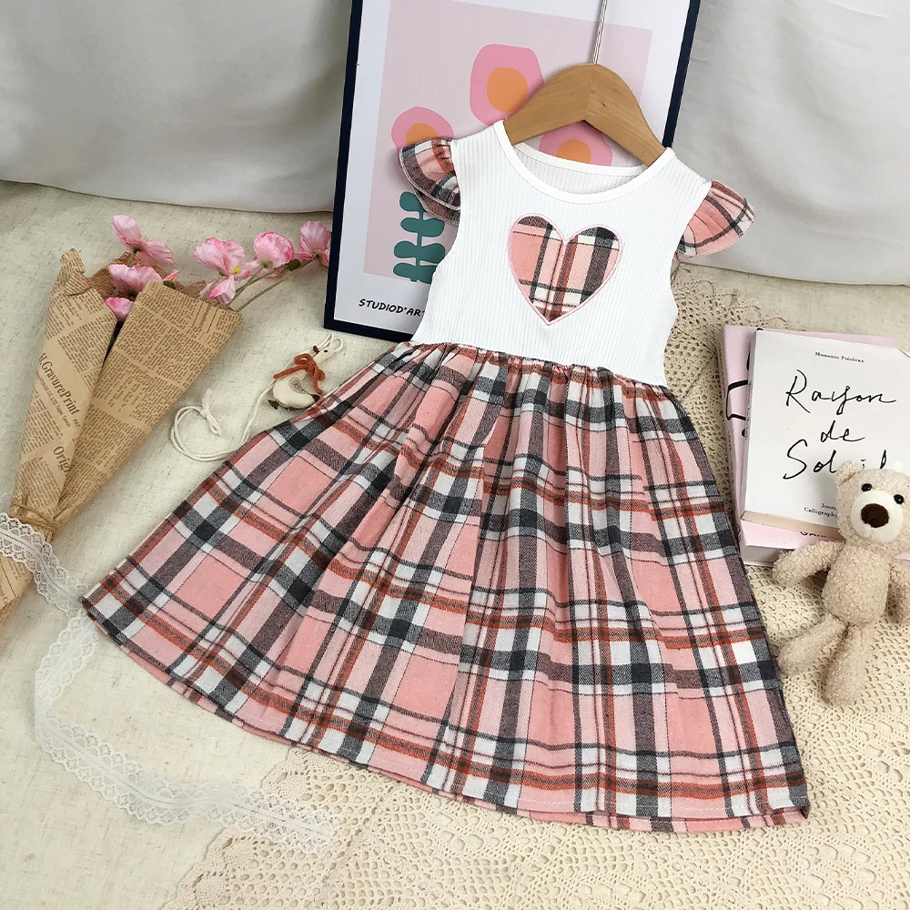 Summer Promotion Pink Heart-shaped Printed Checkered Flying Sleeve Dress for Girls Aged 3-7 Wearing Korean Version