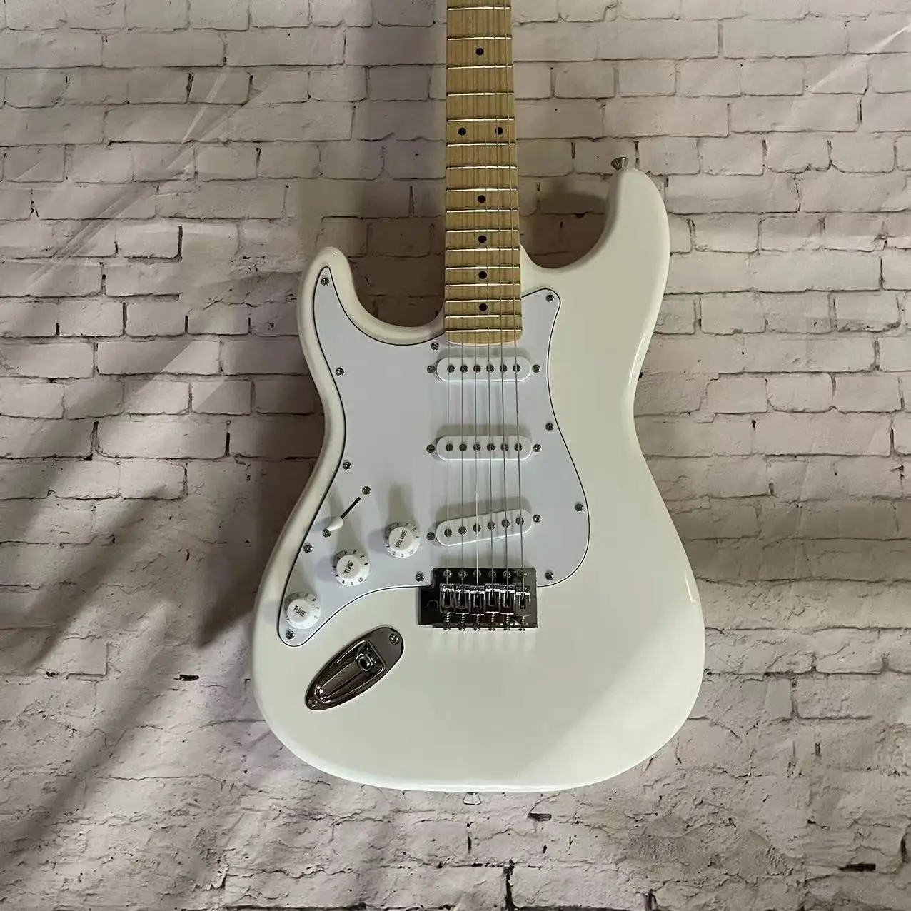 Left hand electric guitar in stock, colored body, chrome plated accessories, factory real pictures, can be shipped upon order, f