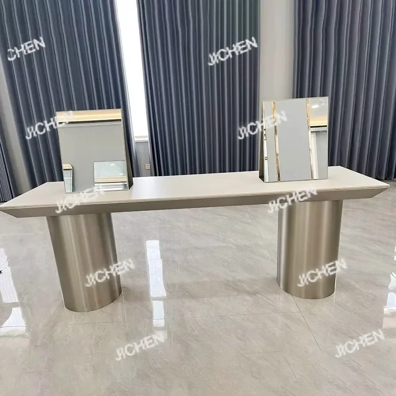 HS Lustro i stolik w salonie fryzjerskim، صالون fryzjerski، lustro do strzyżenia، opgar do trulayej ondulazi i farbovania