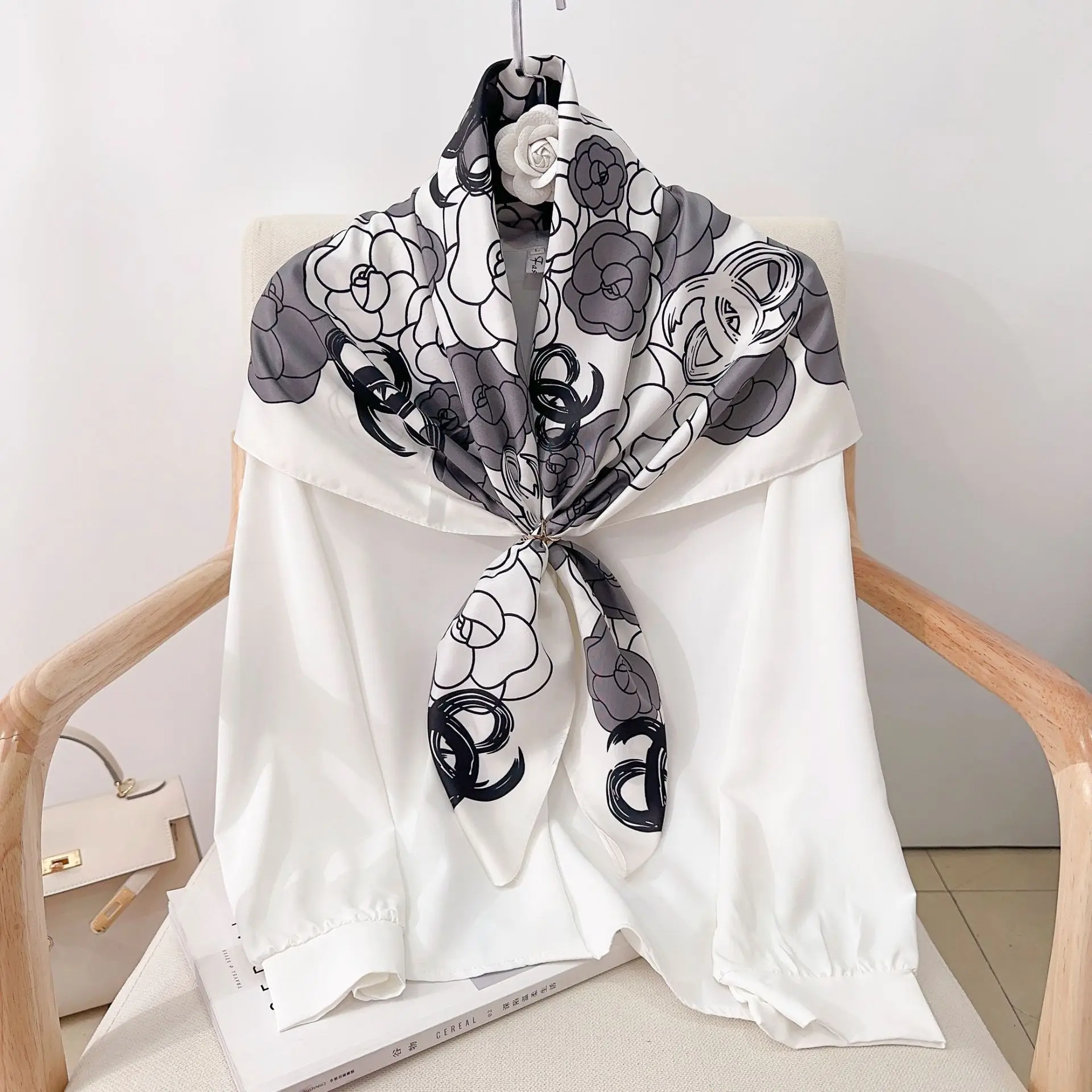 Moda 90CM camelia Twill di seta donna sciarpa spiaggia protezione solare Foulard scialle capelli femminili Hijab avvolge fazzoletto da collo Bandanda Echarpe