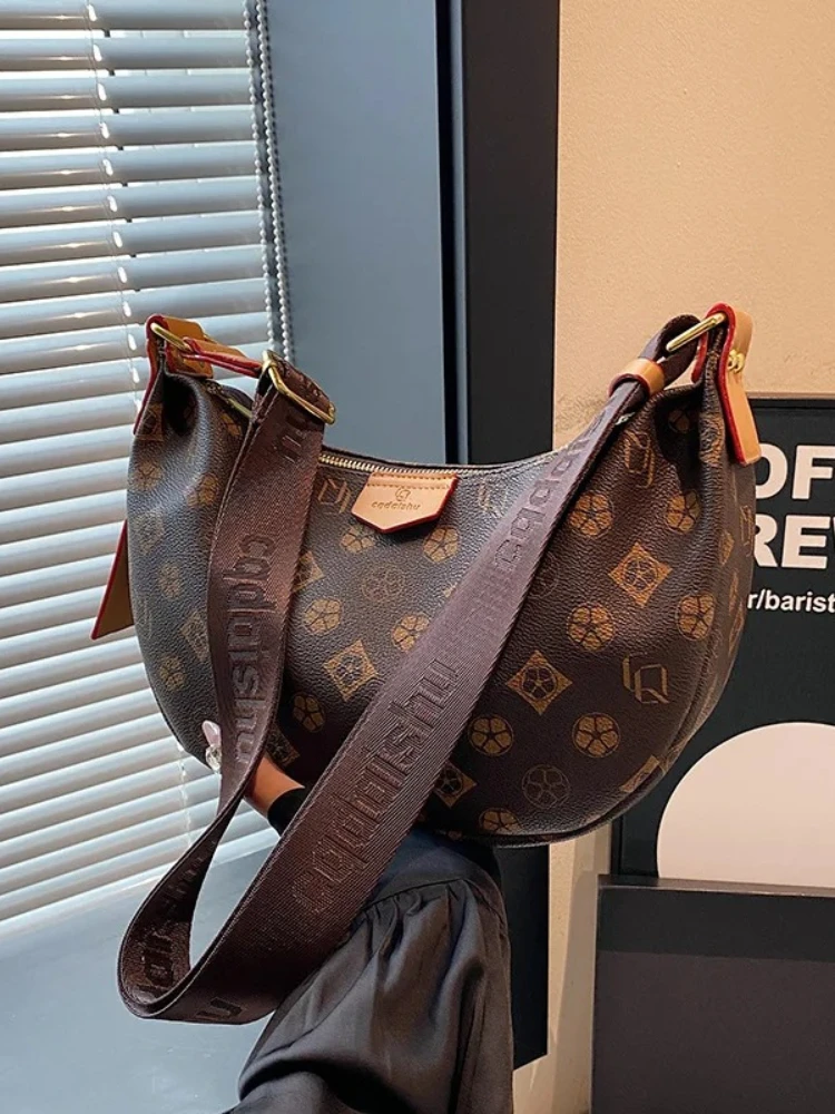 

2025 Aesthetic Dumpling Bag, Spacious Shoulder Purse for Women, Instagrammable Crossbody Tote, Minimalist Day-to-Night Bag