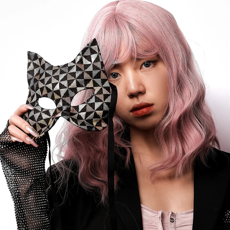 قناع CosplayMask للنساء البالغات مصنوع من مادة بلاستيكية إبداعية نصف وجه ريترو بسيط ومضحك مناسب لأداء حفلات عيد الميلاد والهالوين