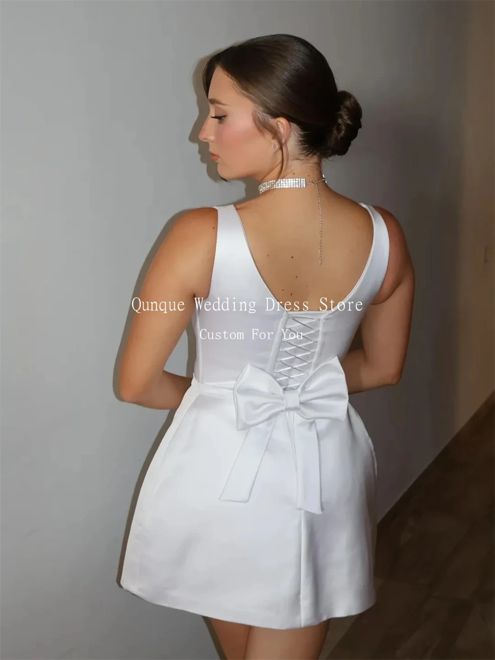 Qunque Mini abiti da sposa con fiocco Abito da sposa in raso Cinghie con lacci sul retro Abito da ballo corto Abiti da sposa personalizzati