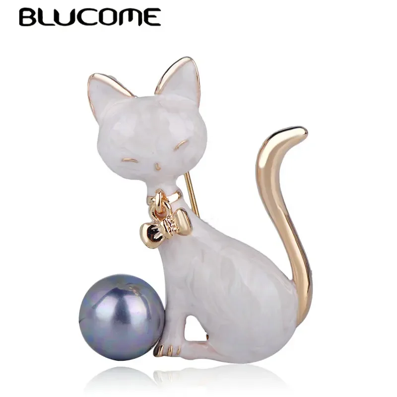 Blucoe جميل القوس عقدة دبابيس على شكل قطة للنساء ، رمادي محاكاة نسيج اللؤلؤ ، مجوهرات المينا للفتيات ، معطف البدلة ، دبابيس الصدار ، جديدة #1