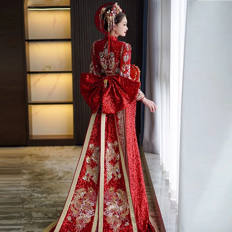 

Elegant Chinese Sparkly Sequins Beading Tassels Embroidery Wedding Dress Tailing Cheongsam Bride Costume Vintage Toast Gown