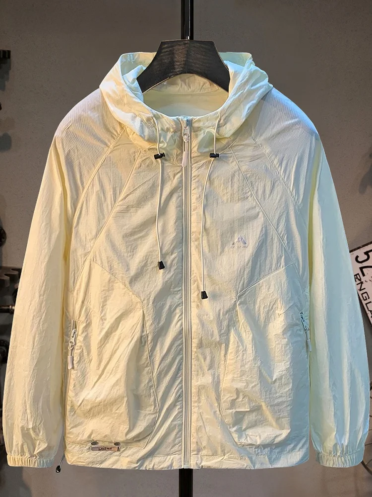 

Ультратонкая мужская модная спортивная одежда, летняя коллекция 2025: солнцезащитная, быстросохнущая, легкая рабочая куртка с капюшоном