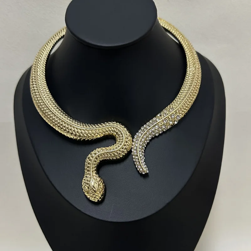 

European and American Fashion New Exaggerated Snake Titanium Steel Micro-Inlaid AAA Zircon Luxury Retro Necklace.