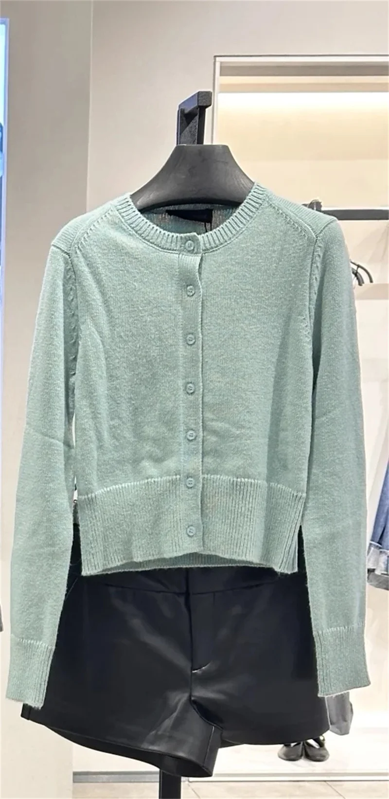 المرأة سترة مشغولة من الصوف 2025 قصيرة عادي غرزة الصلبة واحدة الصدر سترة الخريف مريحة بلوزة غير رسمية في الهواء الطلق