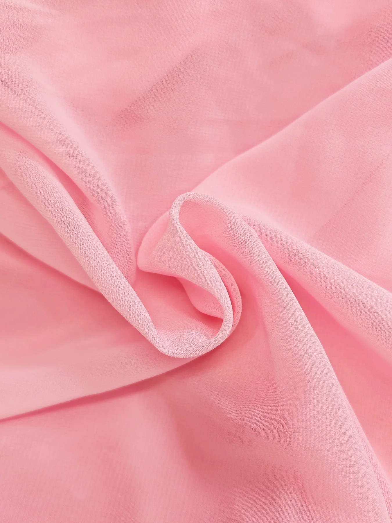 Damen Cold-Shoulder-Minikleid mit Spaghettiträgern, Rüschen, mehrlagigem Chiffon, elastischer Taille, fließendem Stoff und gestuften Rüschen – Sommer Strandkleid – Detail 6