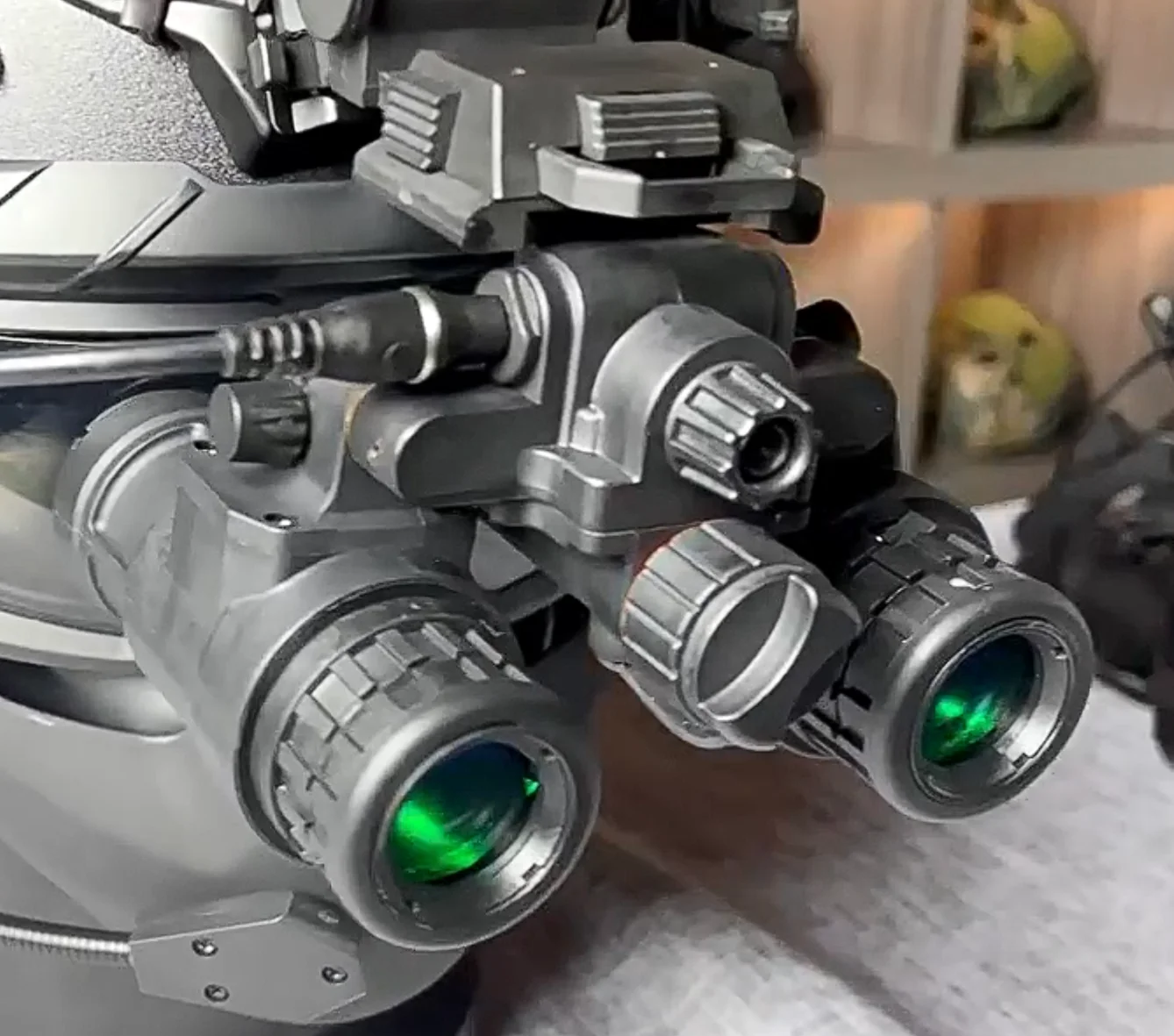 new-illuminated-version-pvs31-gpnvg-dual-tube-night-vision-model-non-functional-with-led-light-for-airsoft-helmet-cosplay-props