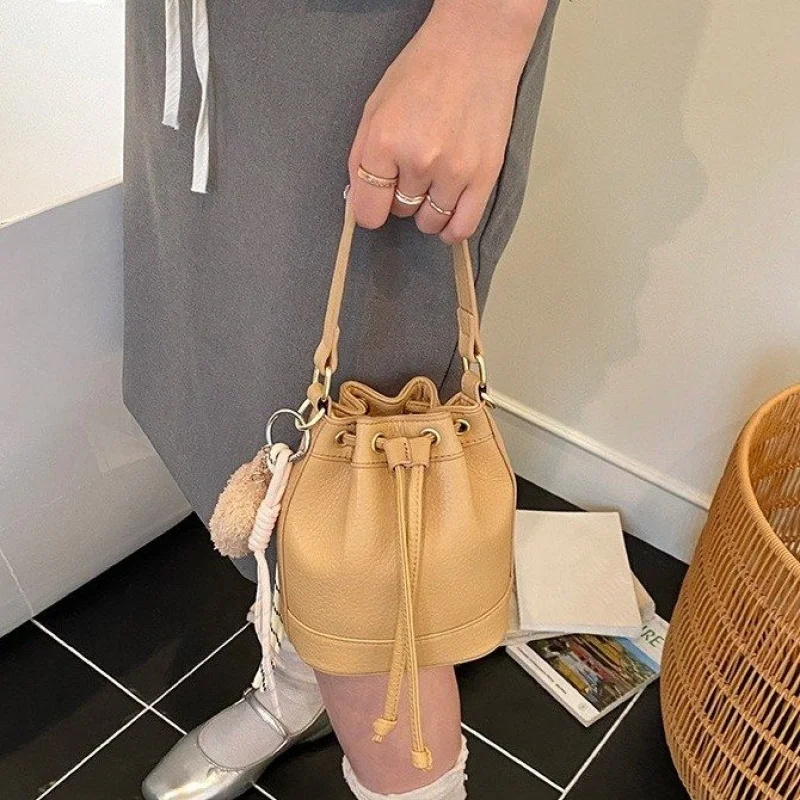 

Известная дизайнерская кожаная женская сумка-тоут Модная элегантная сумка через плечо с стильной отделкой Винтажная повседневная повседневная сумка ​