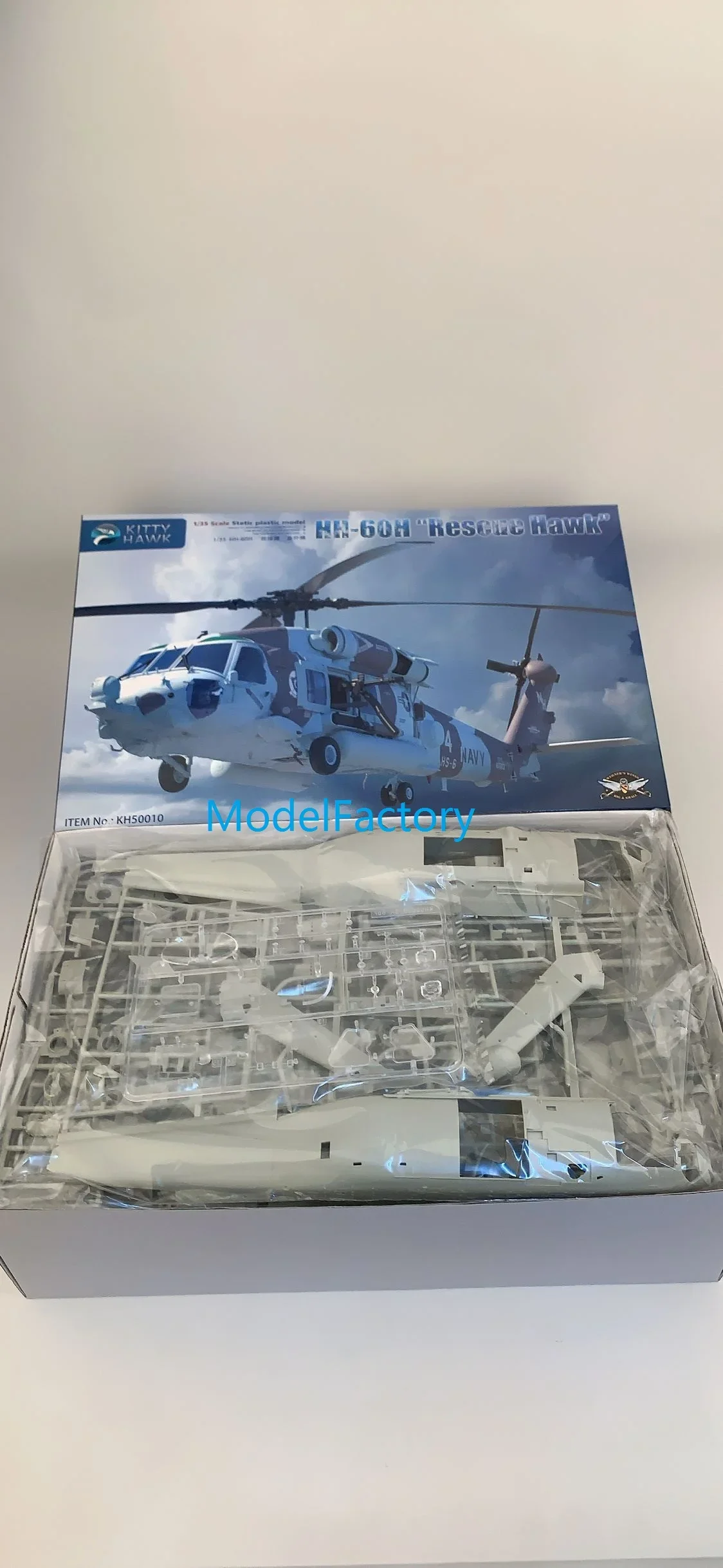 Zestaw modeli Kitty Hawk KH50010 1/35 U.S. HH-60H „Rescue Hawk”.