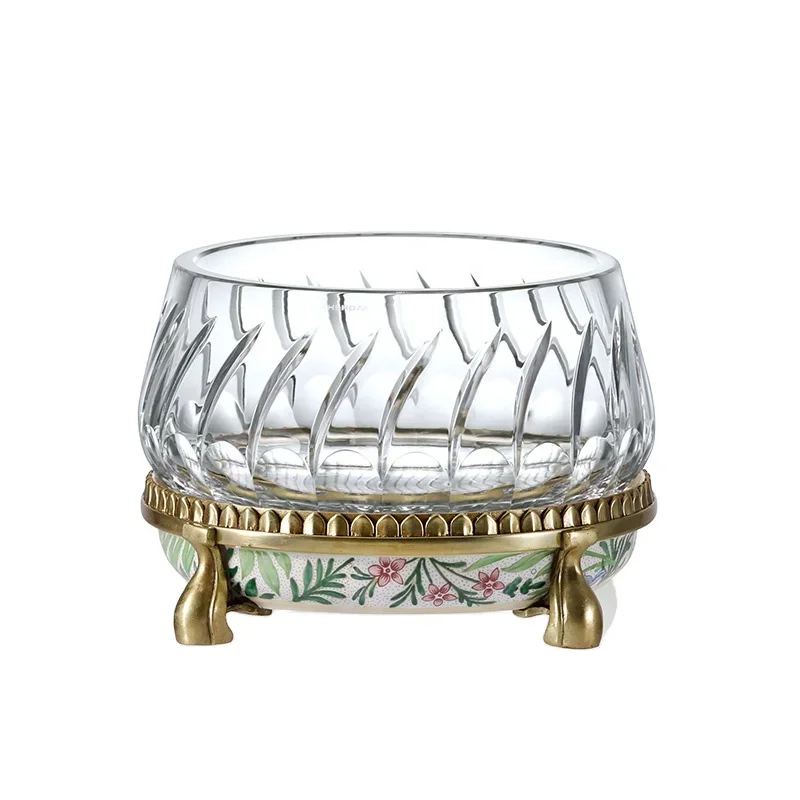 

Retro retro brass antique decoration, hotel living room home with crane decoration fruit plate