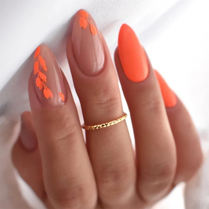 24 pièces ensembles de faux ongles courts en amande presse sur Simple jaune français ongles Art réutilisable poudre brillante fleur conception faux ongles conseils