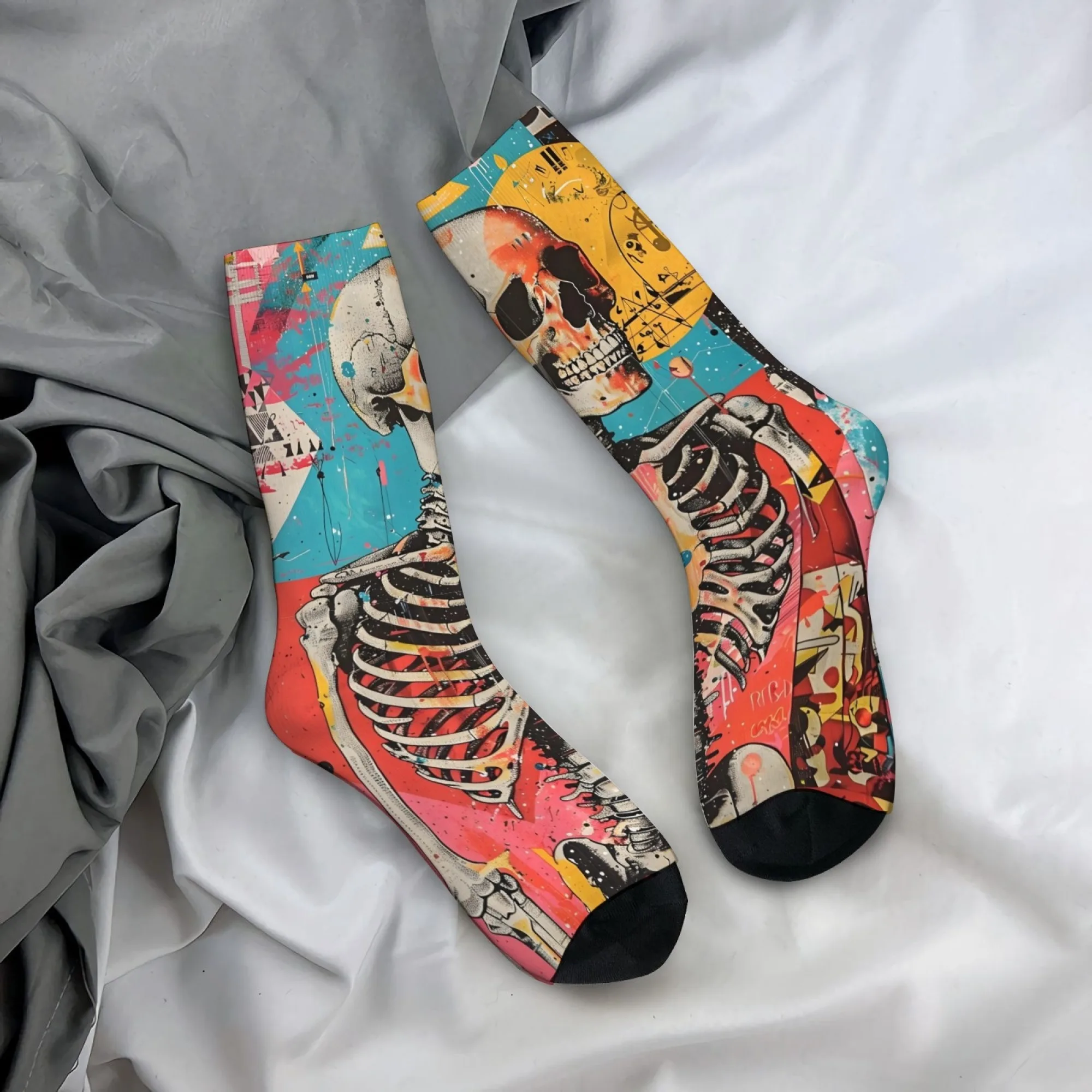 Pop Art Graffiti Skull Men's Socks Comfortable Non-Slip Casual Sports Socks Retro Streets Hip-Hop Funny Fashion Socks Party Gift