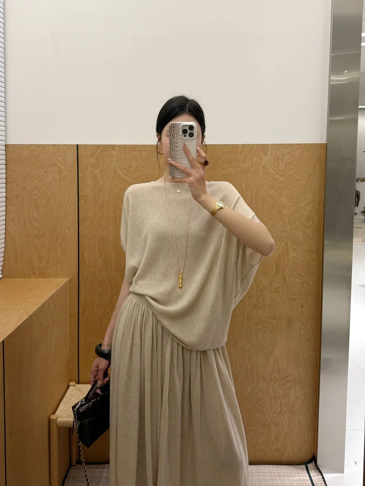 

Корейский повседневный трикотажный джемпер с рукавами «летучая мышь»: модный, асимметричный, свободный крой, стройнящий силуэт, накидка-туника